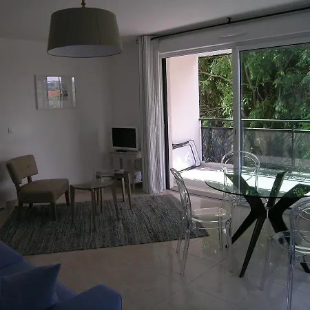 16 Pinede Apartment