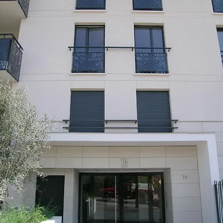 16 Pinede * Juan-les-Pins
