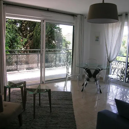 16 Pinede * Juan-les-Pins